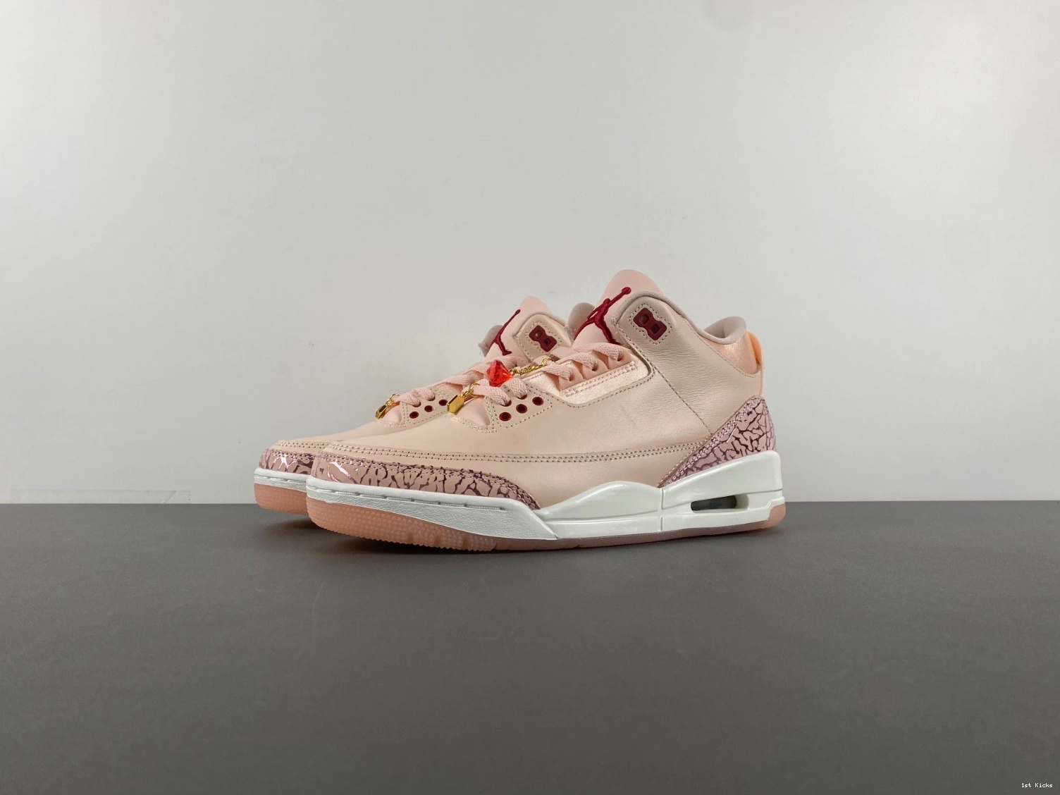 "Valentine's WMNS HJ0178-600 3 Jordan Air Day" 1016